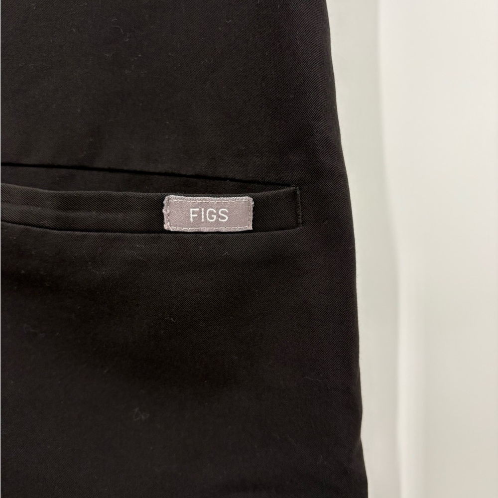 FIGS Technical Collection Women’s 3 Pocket Scrub Top V-Neck Black Short Sleeve M - Picture 4 of 8